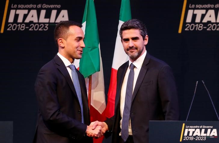 © Reuters. Luigi Di Maio e Riccardo Fraccaro in una foto del primo marzo scorso