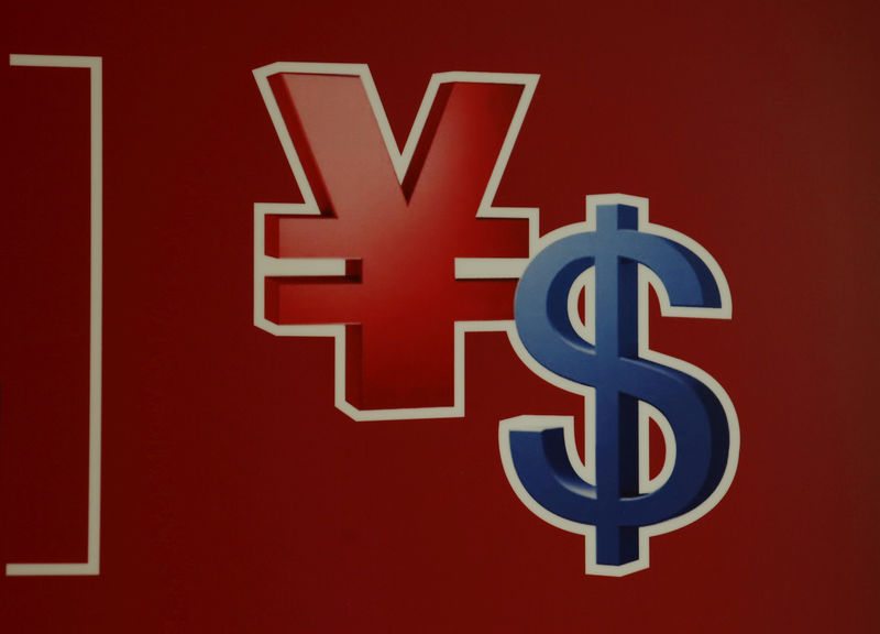 © Reuters. FILE PHOTO: A Chinese yuan sign and a dollar sign are printed on an ATM machine inside the Bank of China Tower in Hong Kong