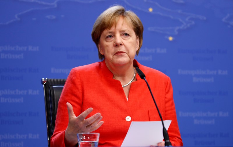 © Reuters. قادة الاتحاد الأوروبي يتجاوزون الخلافات ويعلنون النصر في قمة الهجرة