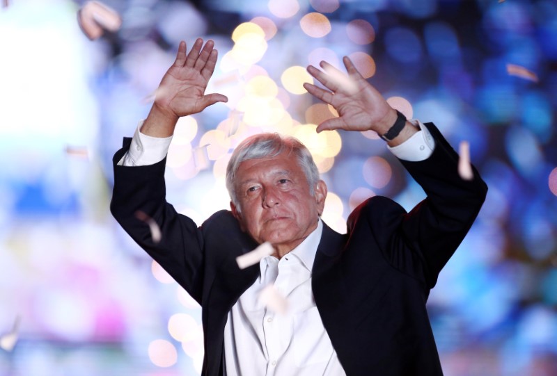 © Reuters. Mexican presidential candidate Andres Manuel Lopez Obrador waves to supporters during his closing campaign rally at the Azteca stadium, in Mexico City