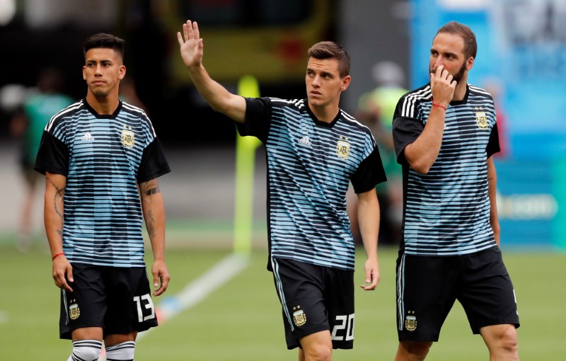 © Reuters. الأرجنتين تستبعد هيجوين وفرنسا تعود للتشكيلة التي فازت على بيرو