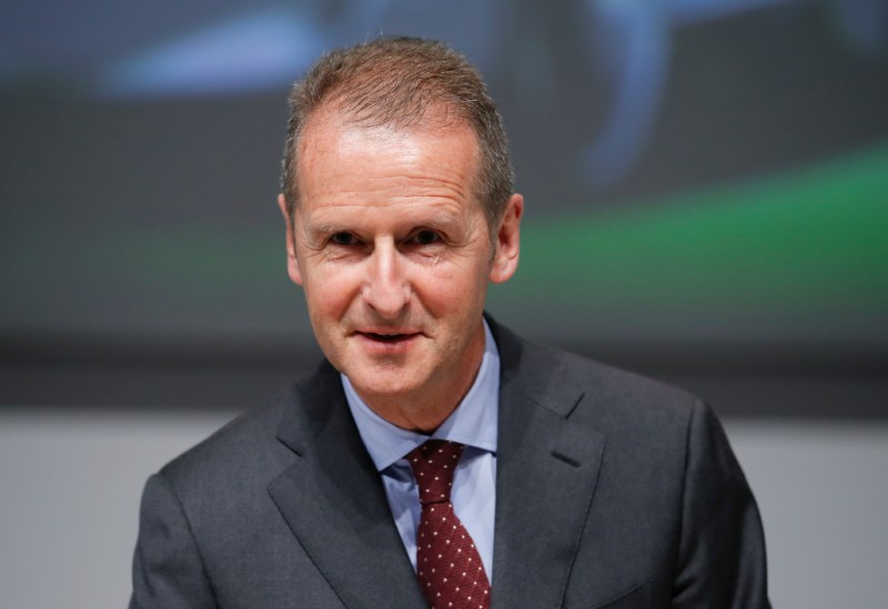 © Reuters. El nuevo presidente ejecutivo de Volkswagen, Herbert Diess, asiste a la reunión general anual del grupo en Berlín