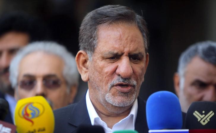 © Reuters. Iranian Vice President Jahangiri speaks during a news conference after a meeting with Iraq's top Shi'ite cleric in Najaf