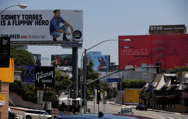 © Reuters. Billboards are pictured on the Sunset Strip in Los Angeles