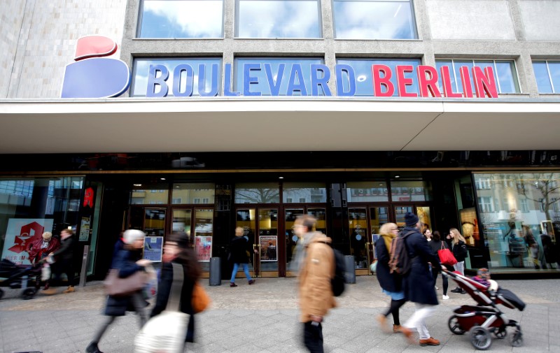 © Reuters. FILE PHOTO: Boulevard Berlin shopping mall is pictured at Schlossstrasse in Berlin's Steglitz district