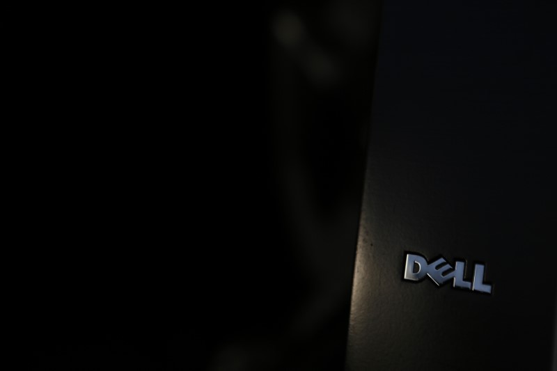 © Reuters. The logo of a Dell laptop computer is pictured in Pasadena