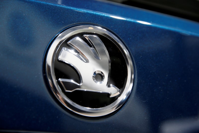 © Reuters. FILE PHOTO: Skoda logo is pictured during the Volkswagen Group's annual general meeting in Berlin