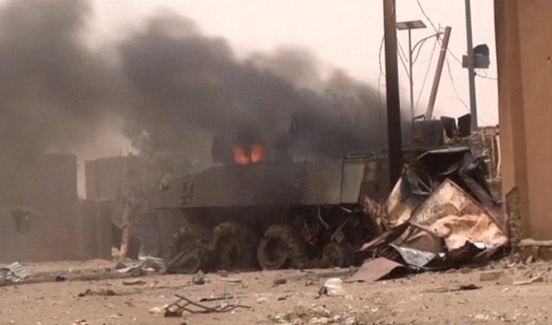 © Reuters. جماعة مرتبطة بالقاعدة تعلن مسؤوليتها عن هجوم على القوات الفرنسية في مالي