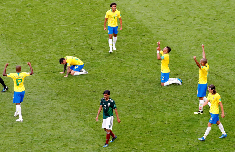 © Reuters. Brasil, favorita en las apuestas para ganar el Mundial tras victoria sobre México
