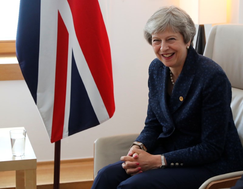 © Reuters. May pide unidad a su partido días antes de una decisiva reunión del Brexit