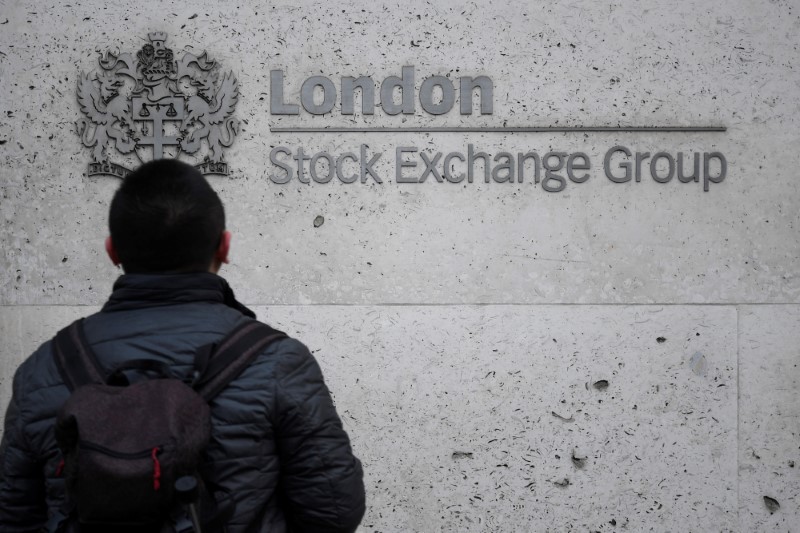 © Reuters. People walk past the London Stock Exchange Group offices in the City of London, Britain