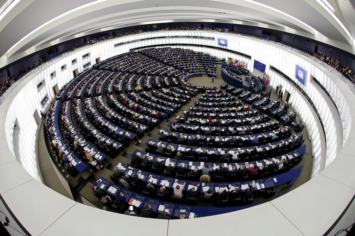 © Reuters. MEPs take part in a voting session on the guidelines on the framework of future EU-UK relations at the European Parliament in Strasbourg