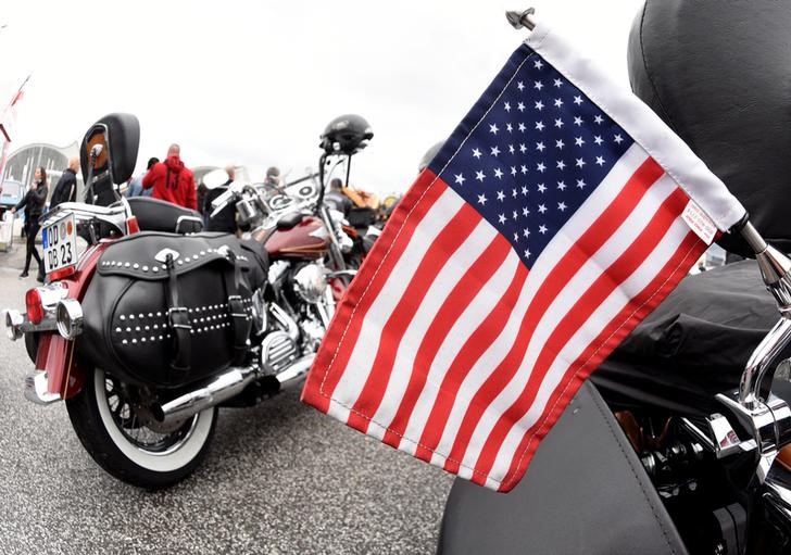 © Reuters. A U.S. flag is pictured in front of Harley-Davidson bikes at the "Hamburg Harley Days" in Hamburg