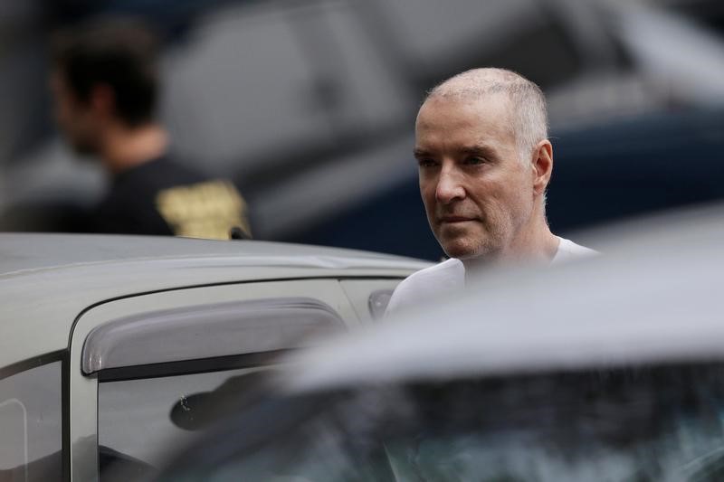 © Reuters. FILE PHOTO: Former billionaire Eike Batista arrives at the Federal Police headquarters to give a testimony in Rio de Janeiro