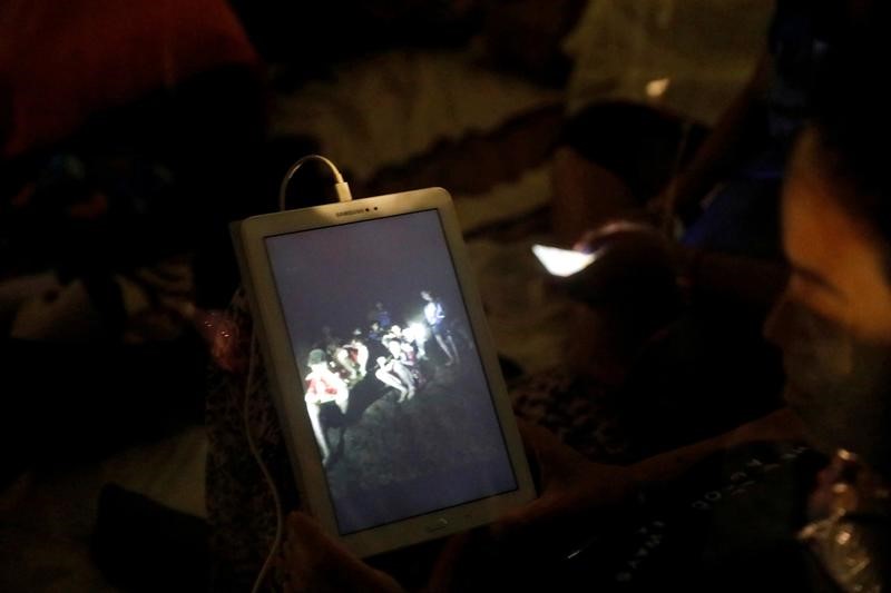 © Reuters. Diseñan un plan para rescatar al equipo infantil atrapado en una cueva tailandesa