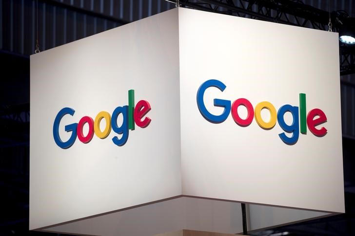 © Reuters. Logo do Google em cúpula de tecnologia em Paris, França