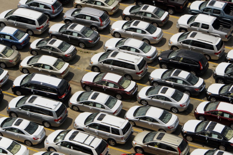 © Reuters. FILE PHOTO: New Honda vehicles sit in the lot at the Boston Autoport