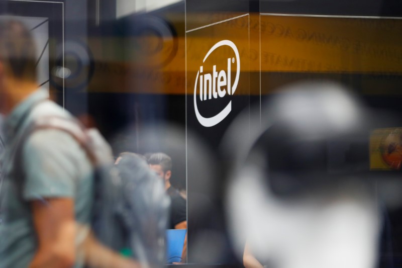 © Reuters. Exejecutiva deja Google cuando Intel busca CEO
