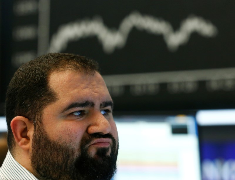 © Reuters. A trader reacts at Frankfurt's stock exchange in Frankfurt