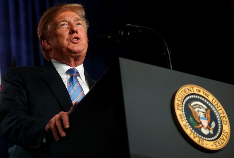 © Reuters. U.S. President Donald Trump delivers remarks at a "Salute to Service" dinner held in honor of the nation's military at The Greenbrier in White Sulphur Springs, West Virginia, U.S.