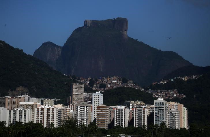 © Reuters. Prédios residenciais no Rio de Janeiro