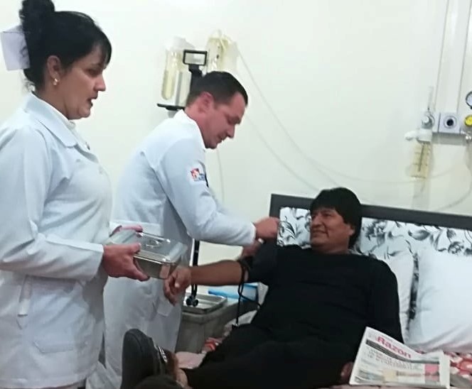 © Reuters. El presidente boliviano Morales, operado con éxito de un 