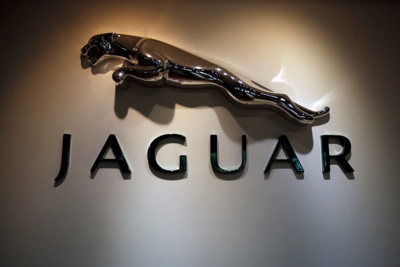 © Reuters. FILE PHOTO: The Jaguar logo is pictured at a Jaguar Land Rover showroom in Mumbai