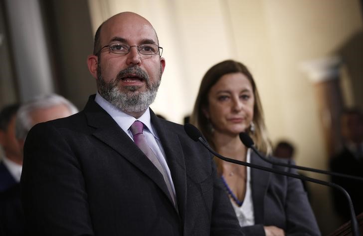 © Reuters. The anti-establishment 5-Star Movement's Lombardi and Crimi speak to reporters in Rome