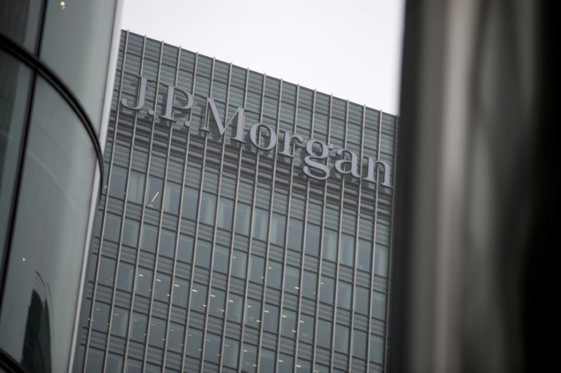 © Reuters. FILE PHOTO A sign is seen on the Canary Wharf offices of JP Morgan in London