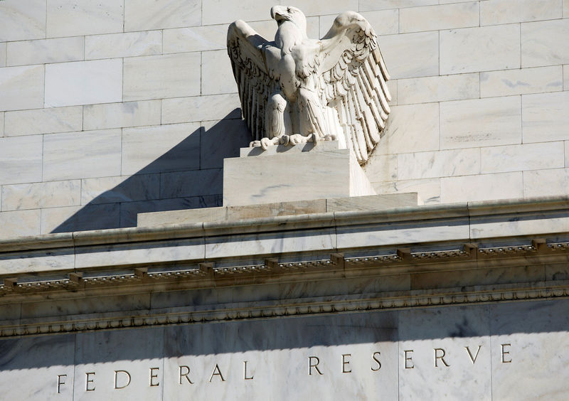 © Reuters. FILE PHOTO: The Federal Reserve Building in Washington