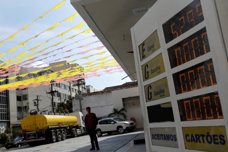 © Reuters. Posto de gasolina sem combustíveis durante greve dos caminhoneiros no Rio de Janeiro