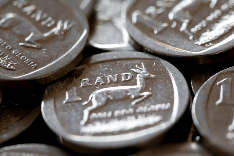 © Reuters. FILE PHOTO: South African Rand coins are seen in this photo illustration