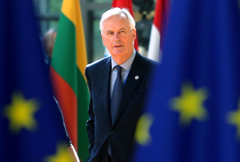 © Reuters. FILE PHOTO EU's chief Brexit negotiator Michel Barnier arrives at an European Union leaders summit in Brussels