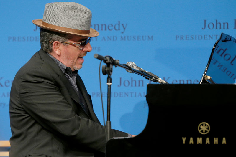 © Reuters. Cantor britânico Elvis Costello