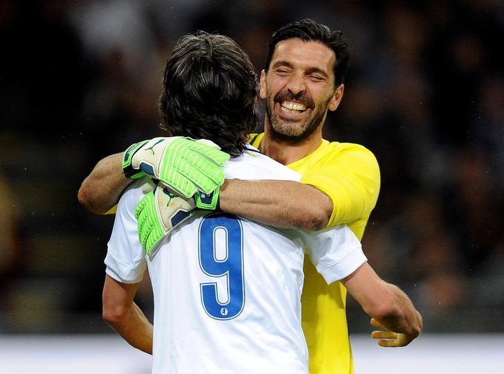 © Reuters. Calcio, Buffon firma con Psg per un anno