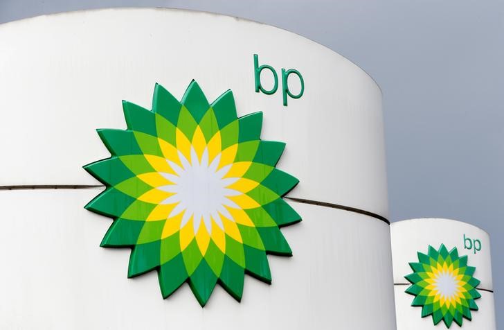 © Reuters. FILE PHOTO: BP logos are on display in Moscow