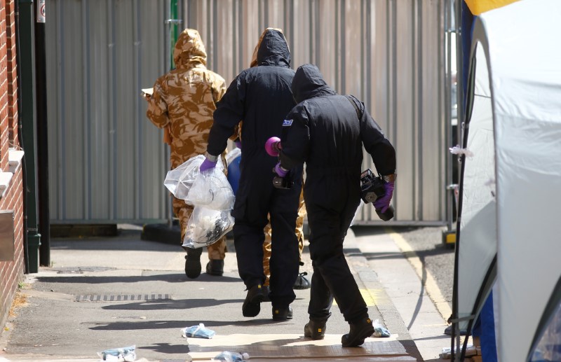 © Reuters. الشرطة البريطانية: التحقيق في التسمم بغاز نوفيتشوك سيستغرق شهورا
