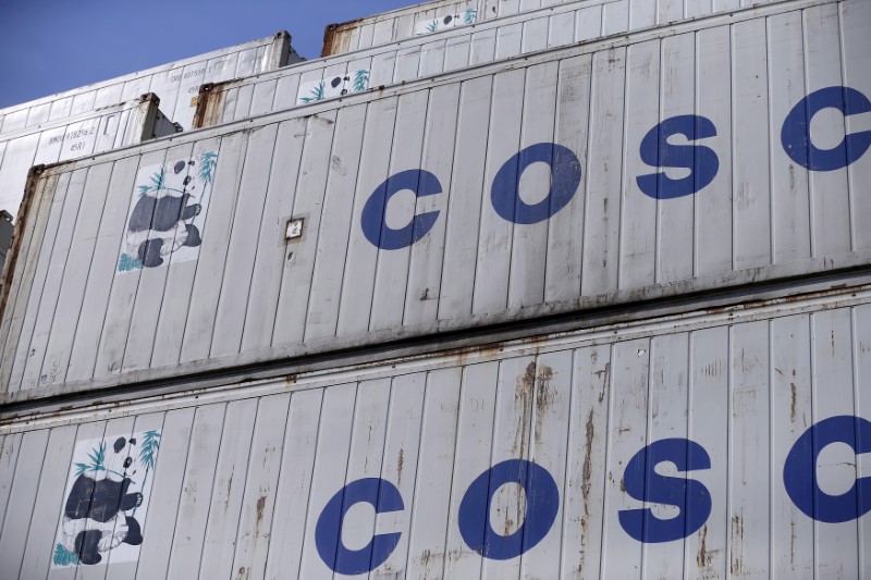 © Reuters. FILE PHOTO: Containers from COSCO are pictured at a port in Shanghai