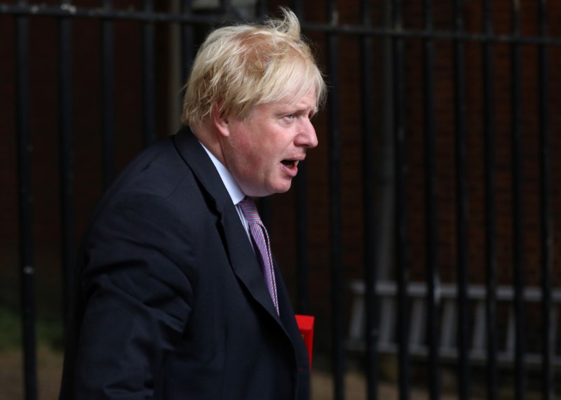 © Reuters. تقارير: جونسون عارض بشدة خطة ماي للخروج من الاتحاد الأوروبي