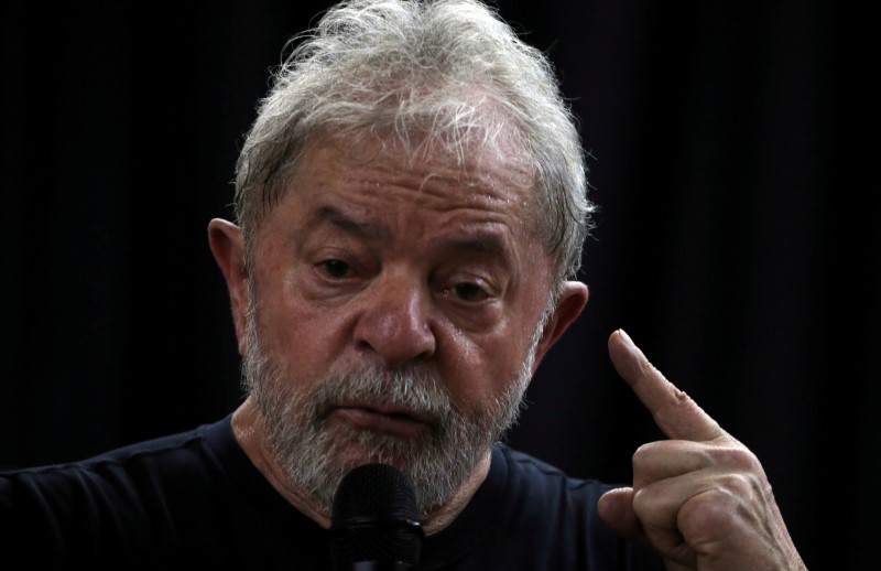 © Reuters. الادعاء الاتحادي في البرازيل يطلب استمرار حبس الرئيس السابق لولا دا سيلفا