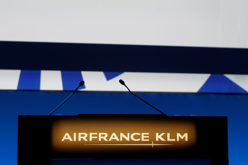 © Reuters. The Air France-KLM company logo is seen at the annual shareholder meeting in the La Defense business district in Puteaux