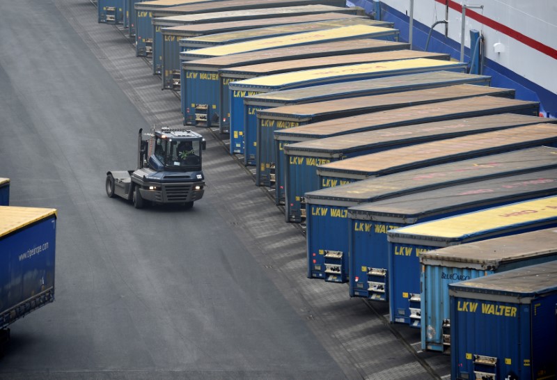 © Reuters. FILE PHOTO: Containers are pictured at a loading terminal in the port of Kiel