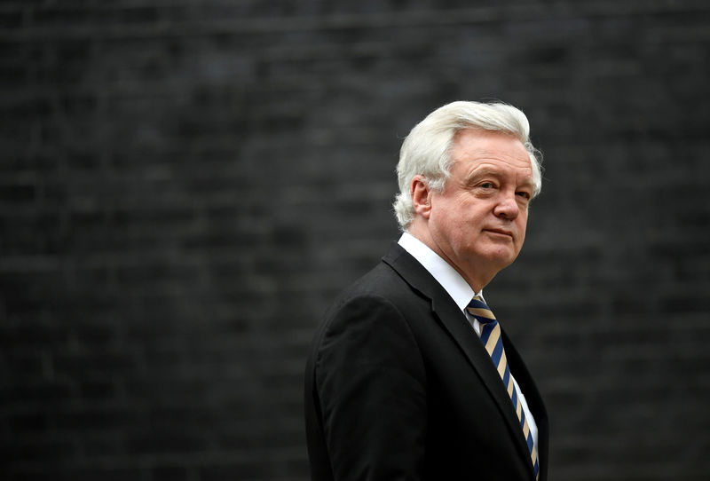 © Reuters. FILE PHOTO - Britain's Secretary of State for Exiting the European Union David Davis leaves 10 Downing Street, London