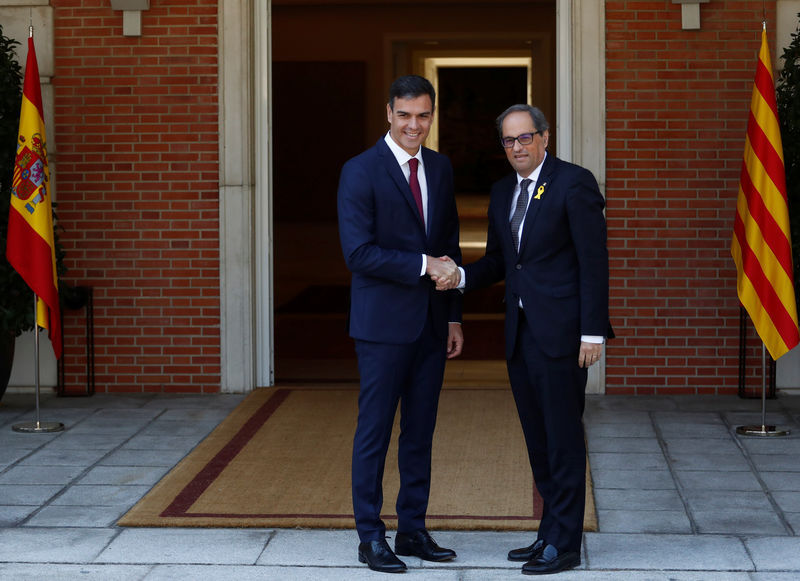 © Reuters. Sánchez y Torra pactan el deshielo entre Cataluña y el Gobierno central