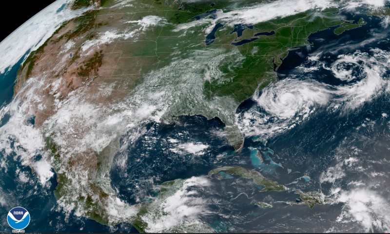 © Reuters. مركز الأعاصير الأمريكي: العاصفة كريس تتحول لإعصار الثلاثاء
