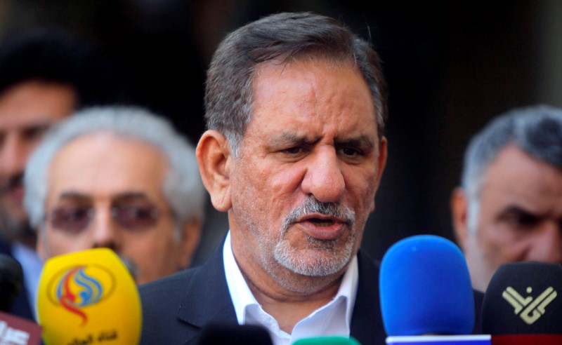 © Reuters. FILE PHOTO: Iranian Vice President Jahangiri speaks during a news conference after a meeting with Iraq's top Shi'ite cleric in Najaf