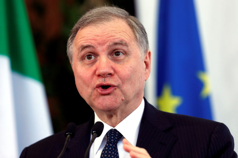 © Reuters. FILE PHOTO: Bank of Italy Governor Ignazio Visco speaks during a meeting in Rome