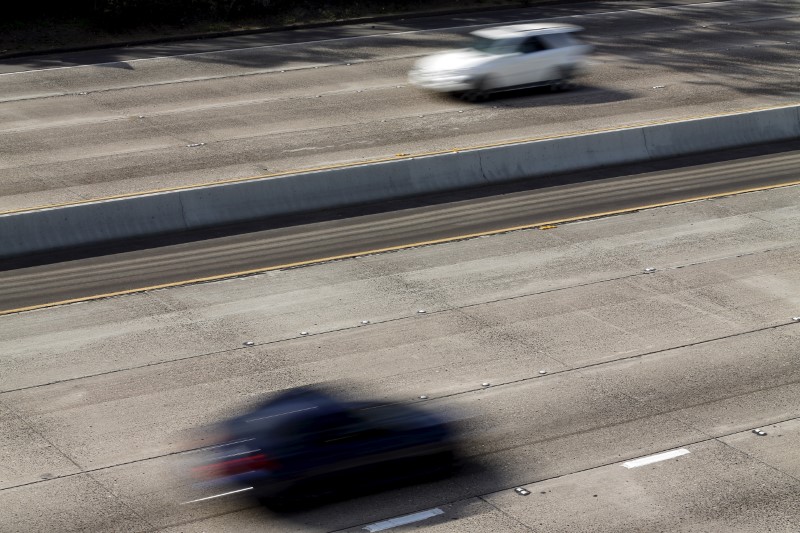 © Reuters. Carros em rodovia de San Diego, na Califórnia