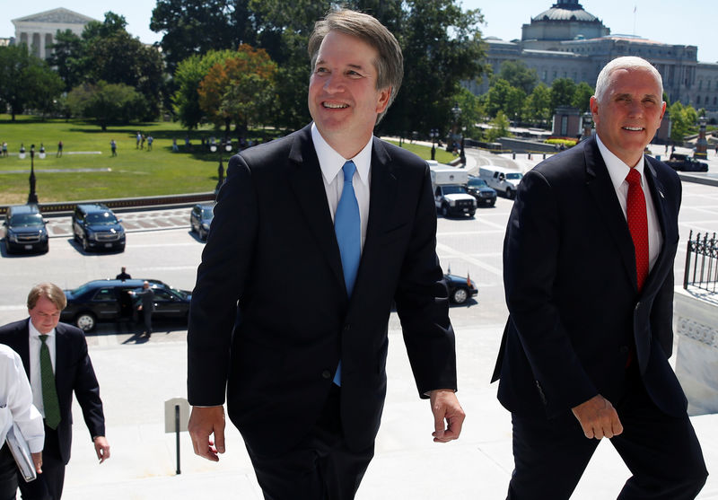 © Reuters. Kavanaugh chega ao Capitólio com Pence