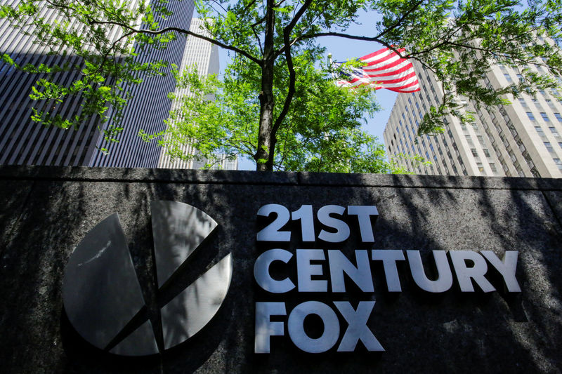 © Reuters. FILE PHOTO: The 21st Century Fox logo is displayed outside the News Corporation building in the Manhattan borough of New York City, New York